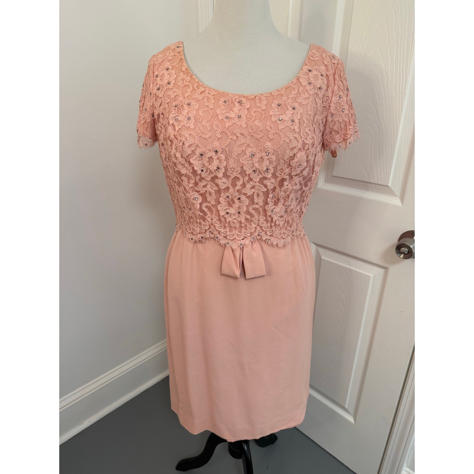 Size S - Vintage 60s Pink Lace Wiggle Mad Men Dress