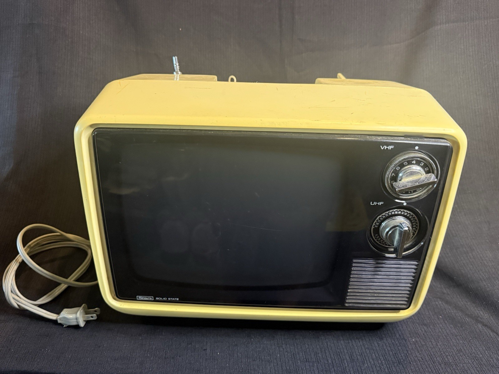 Vintage 1977 Sears Solid State Portable 9\ Vintage 1977 Sears Solid State Portable 9\