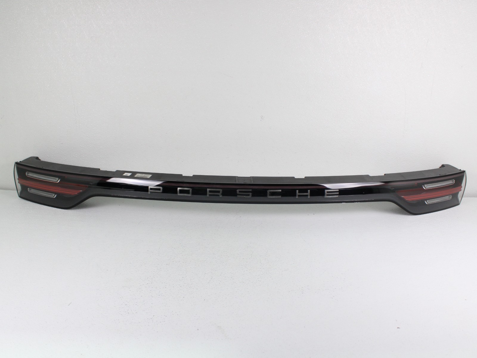 MINT 2019-2023 PORSCHE CAYENNE CENTER TRUNKLID LED RED TAILLIGHT BAR OEM