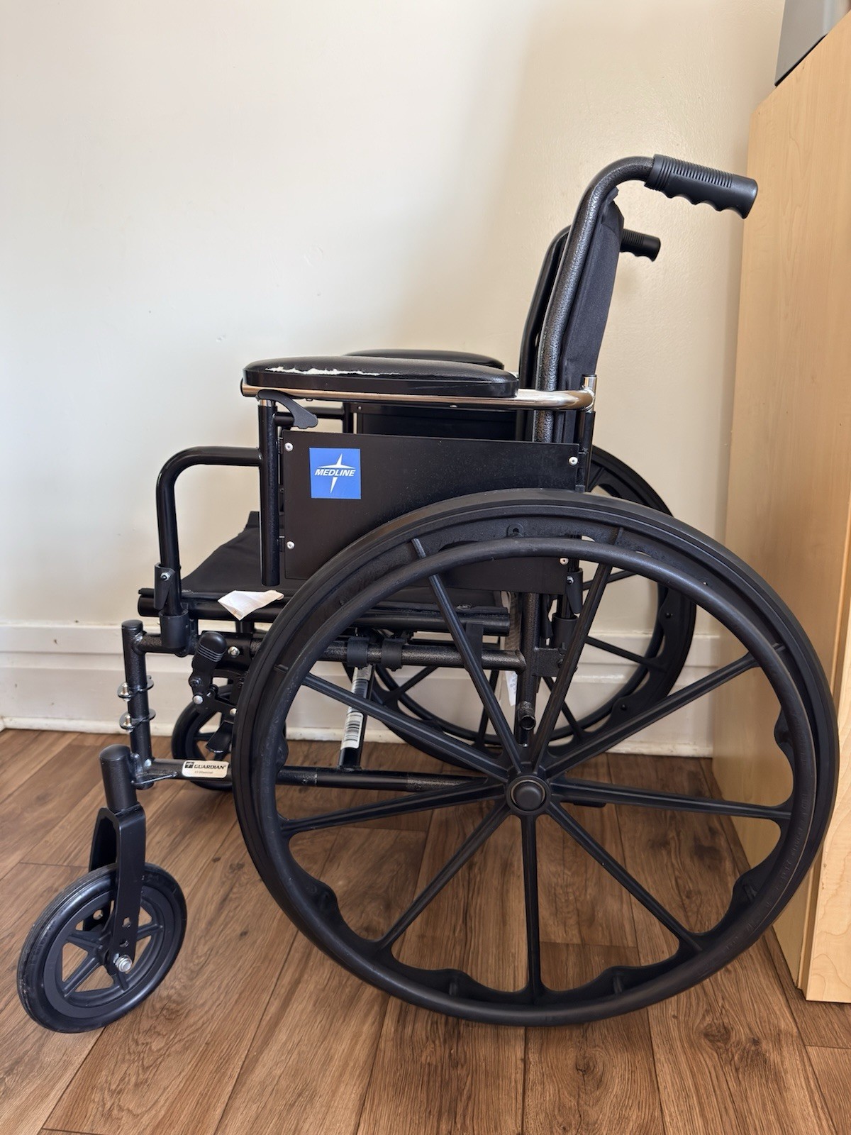 Medline Guardian K3 Wheelchair/ 24” Rear Wheels, Foldable,black With Padded. Medline Guardian K3 Wheelchair/ 24” Rear Wheels, Foldable,black With Padded.