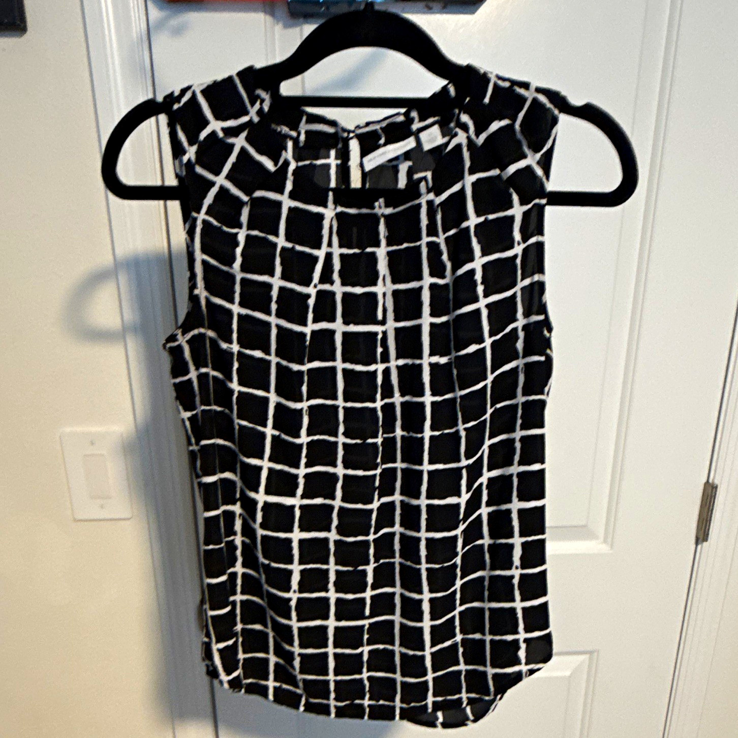 Express Women’s Black White Check Pleated Woven Round Neck Blouse S
