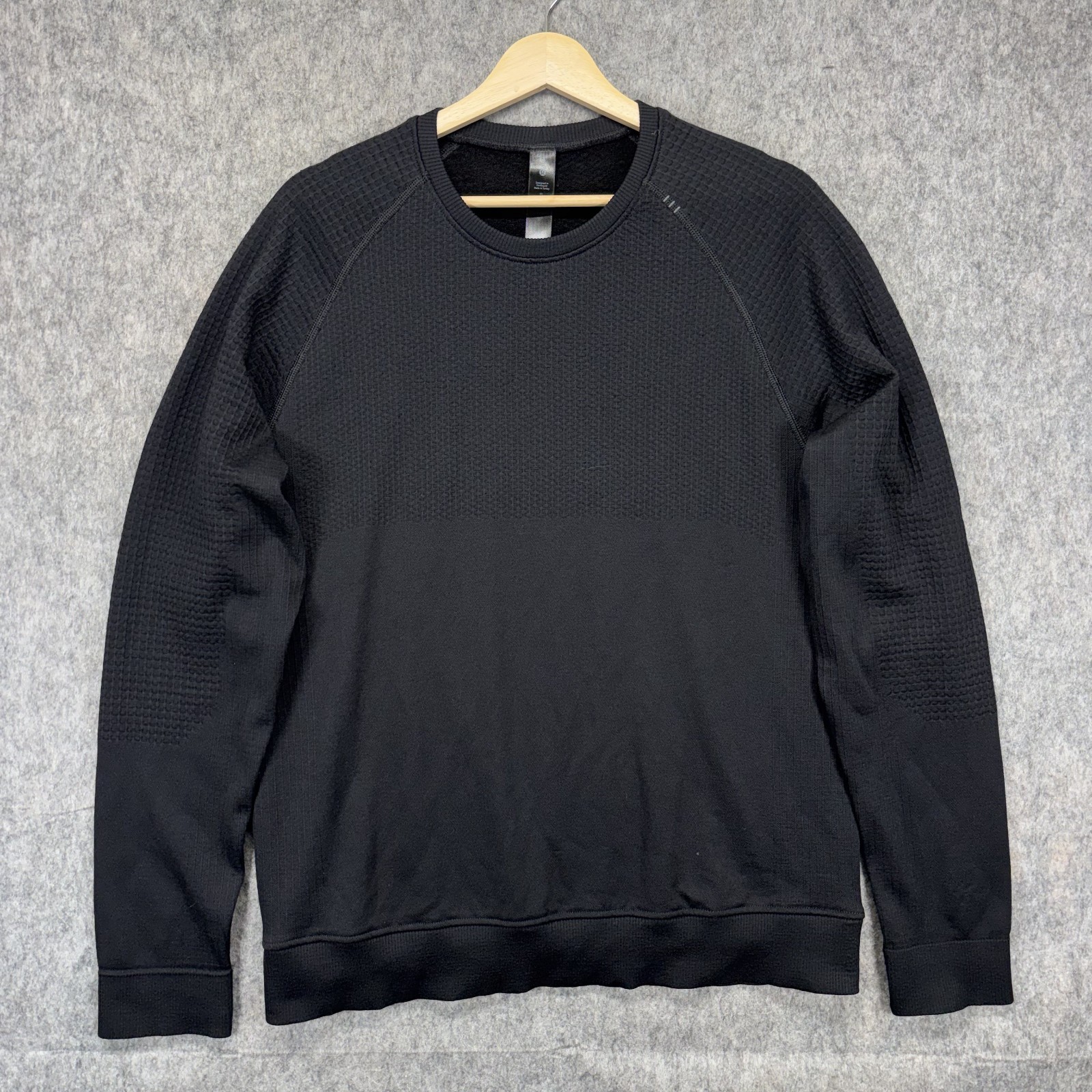 Lululemon Engineered Warmth Long Sleeeve Crew Men\'s Medium Black Waffle LM3CLLS
