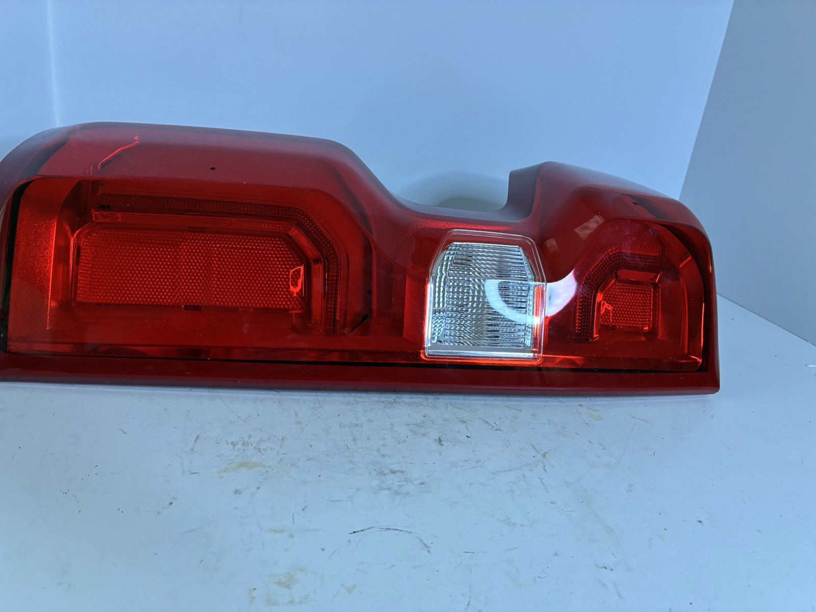 2019-2025 Chevy Silverado 1500 OEM Left Driver LED Tail Light Lamp 84678149 2019-2025 Chevy Silverado 1500 OEM Left Driver LED Tail Light Lamp 84678149
