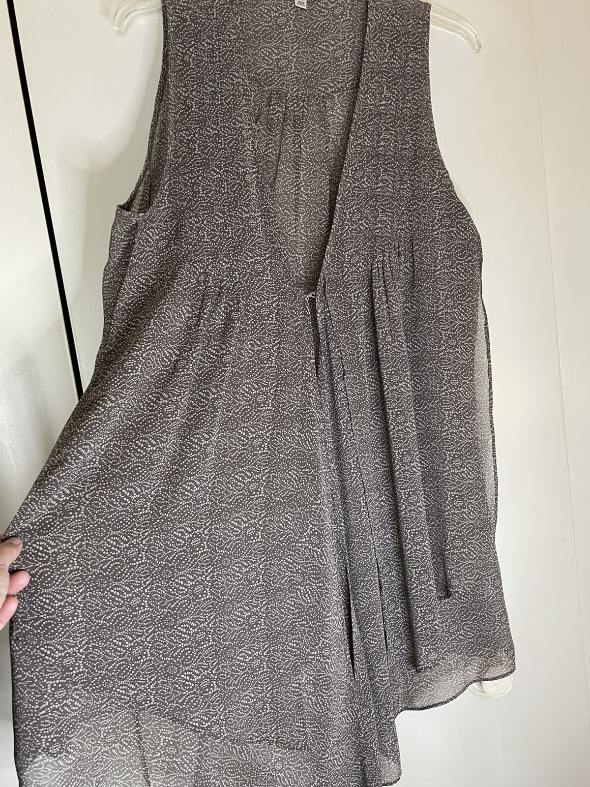 Cabi M Sleeveless Sheer Vest Career Wear Layer Piece Lightweight 1-Clasp Boho Cabi M Sleeveless Sheer Vest Career Wear Layer Piece Lightweight 1-Clasp Boho