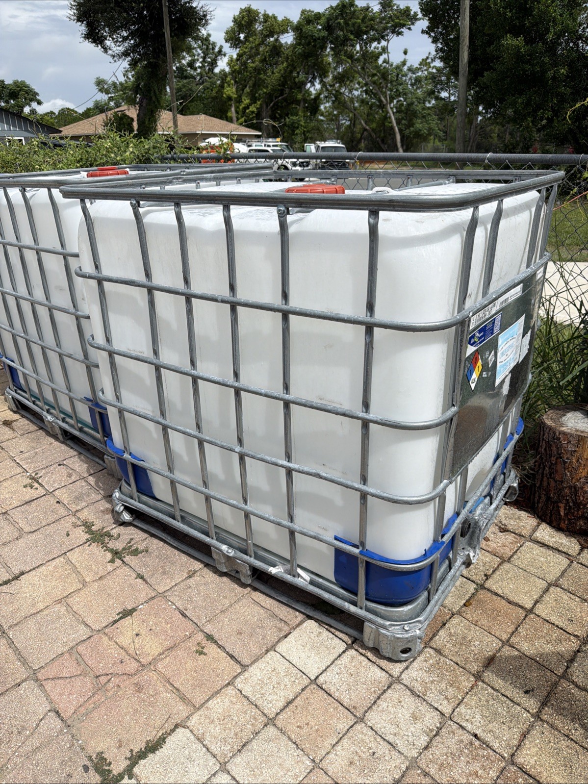 275 Gallon IBC tote container - Non-food grade 275 Gallon IBC tote container - Non-food grade