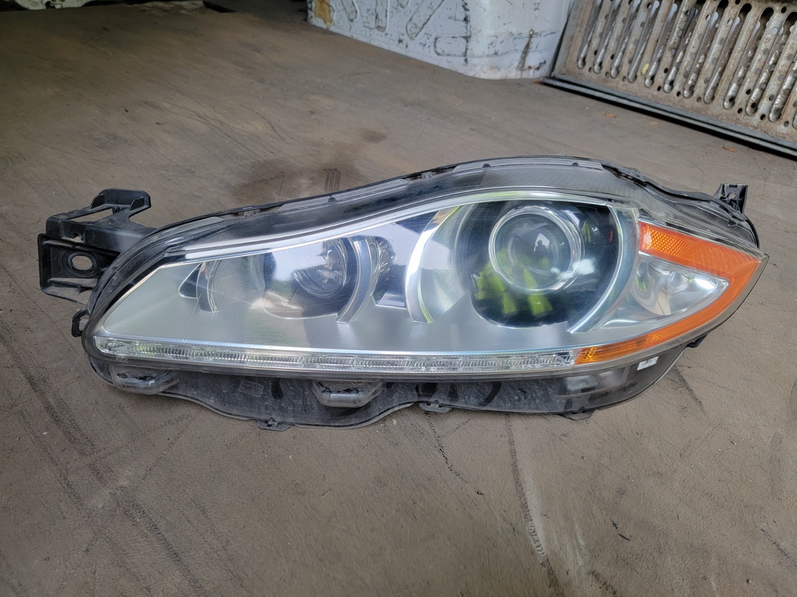 10-15 JAGUAR XJ LEFT DRIVER SIDE HEADLIGHT XENON HID HEAD LIGHT OEM 10-15 JAGUAR XJ LEFT DRIVER SIDE HEADLIGHT XENON HID HEAD LIGHT OEM
