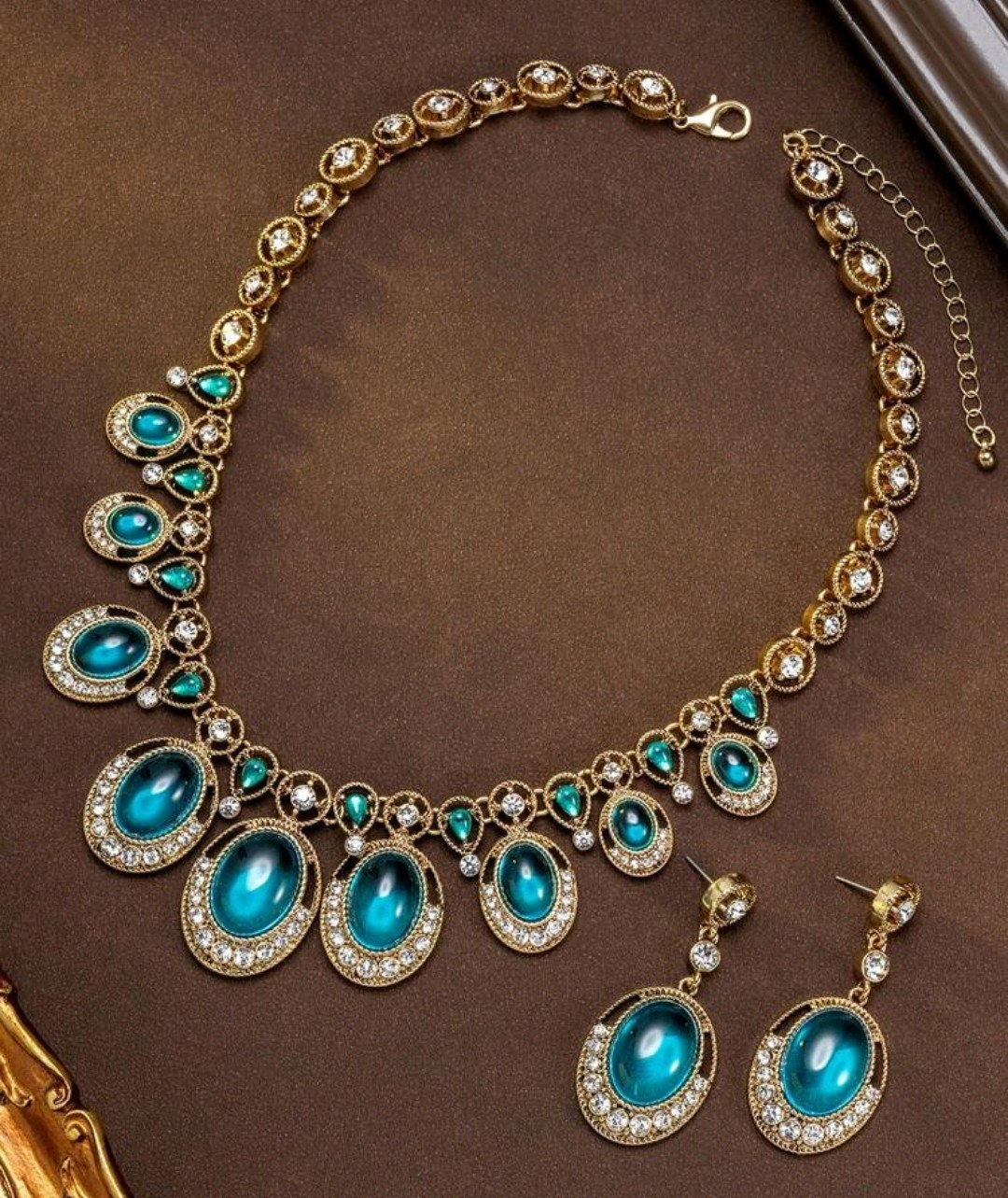 Exquisite Vintage Gemstone Royal Designs Necklace and Earrings Set