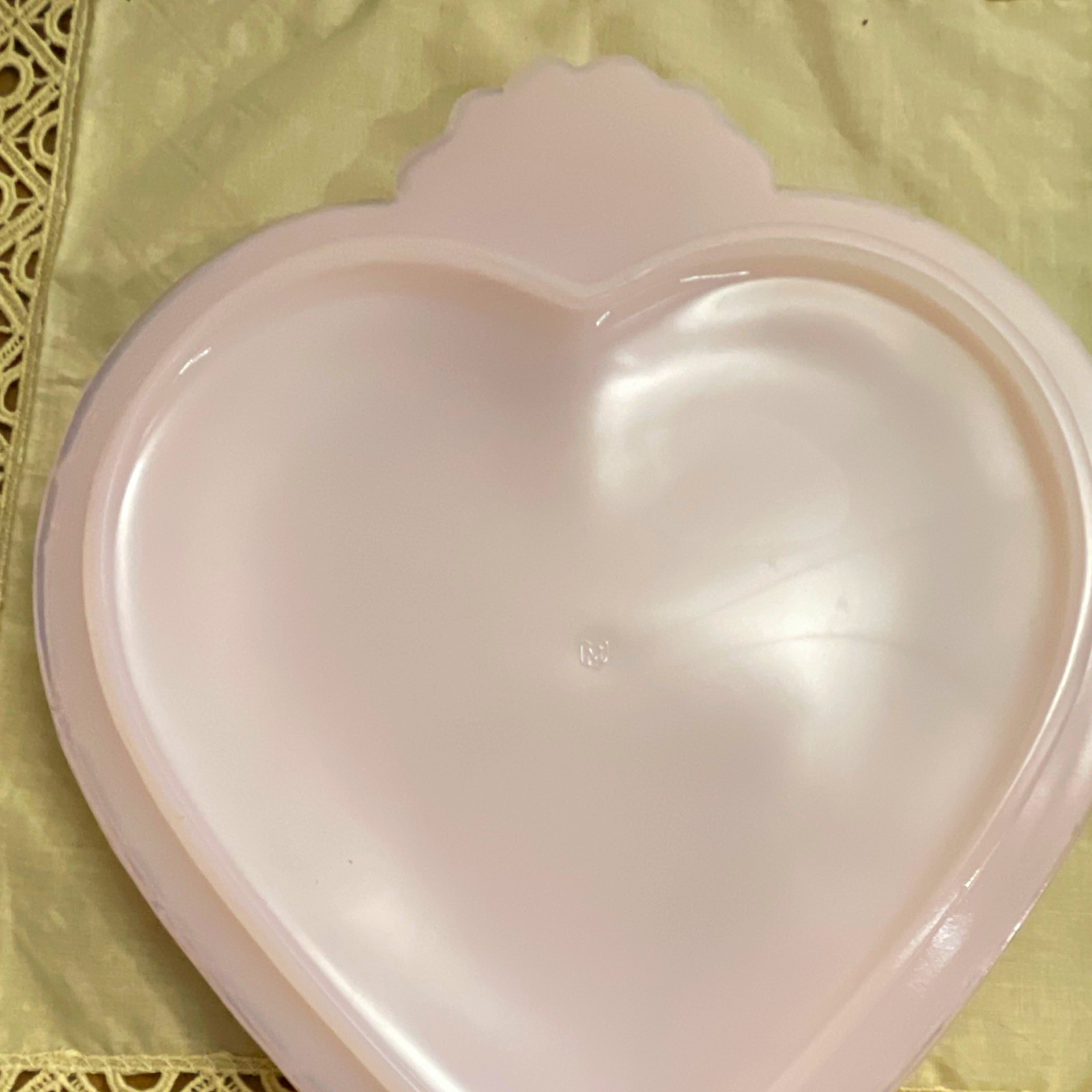 Mosser Pink Heart-Shaped Glass Decorative Box w/ Lid Floral 8x7x2in