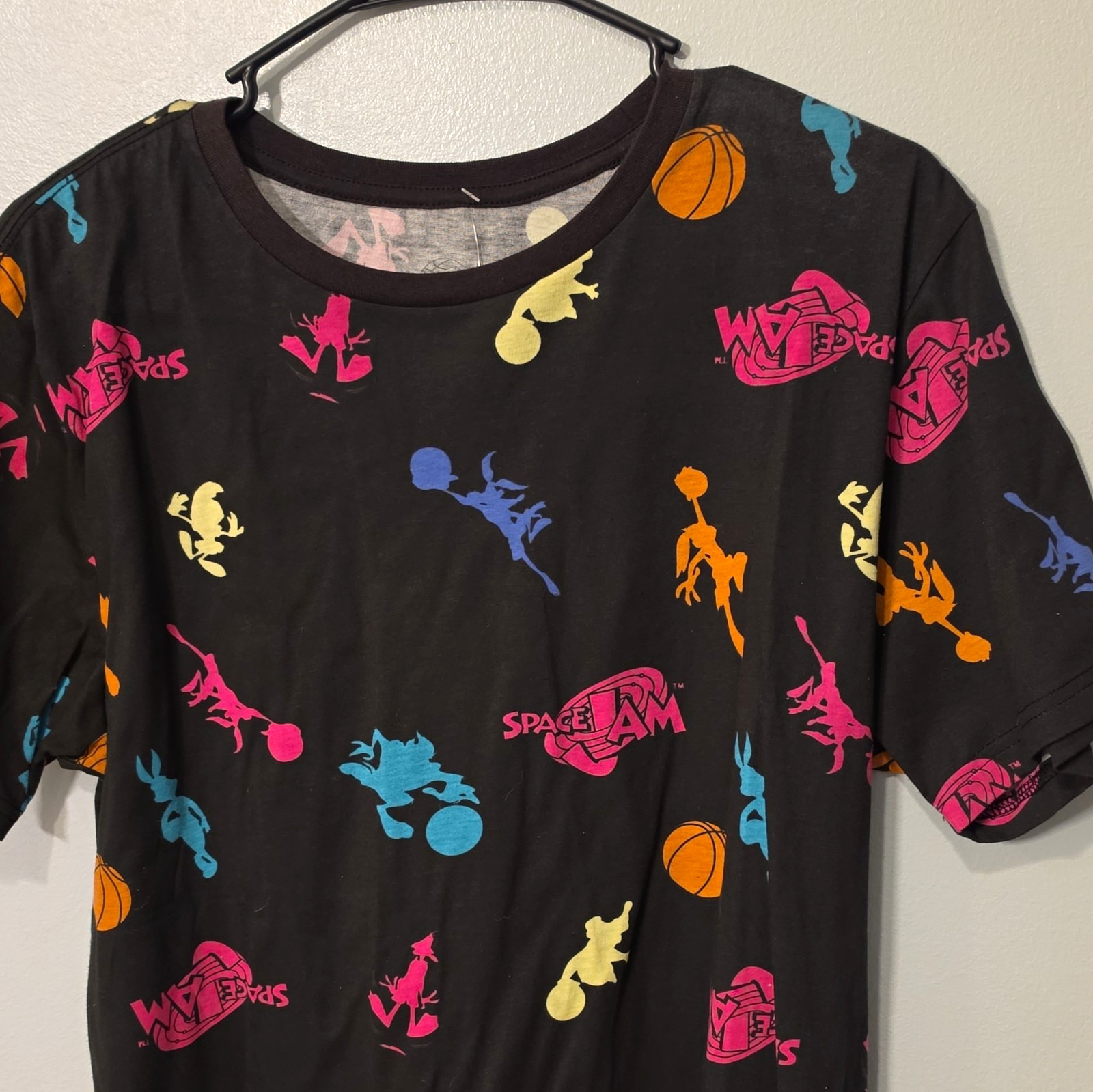 Space Jam Men\'s Bugs Bunny Graphic Print Tee Black Crew Neck Short Sleeve M #348