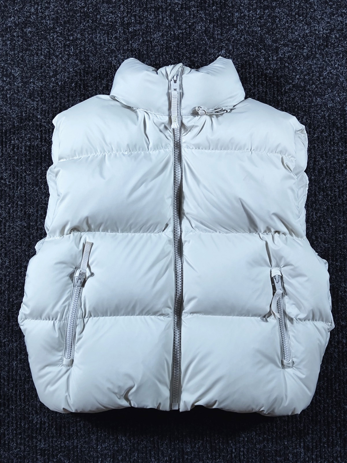 Aritzia TNA The Mega Puff Vest cliMATTE Matte Pearl Size XS-W0197