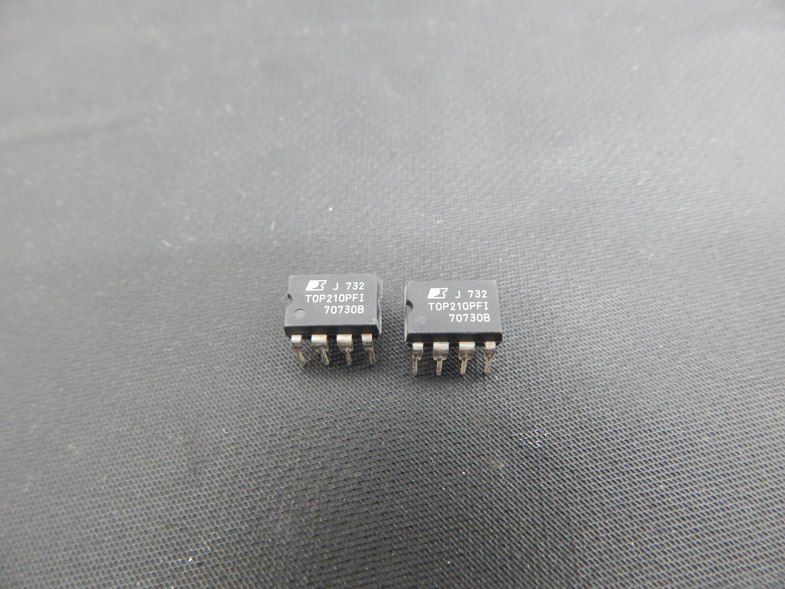 POWER INTEGRATIONS TOP210PFI OFFLINE SWITCH FLYBACK 8DIP - LOT OF 2 - FAST SHIP