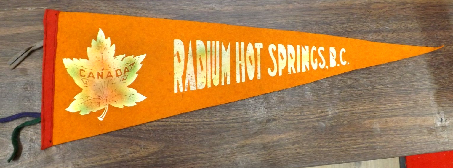 VINTAGE 1960s RADIUM HOT SPRINGS B.C. CANADA PENNANT BANNER 23.5\