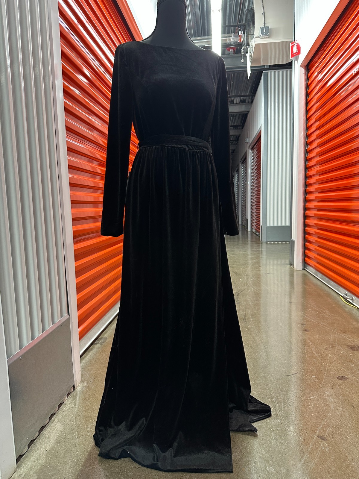 Azazie Brynn Velvet Formal Gown Black Size 12 A8 Long Sleeve Dress NWT