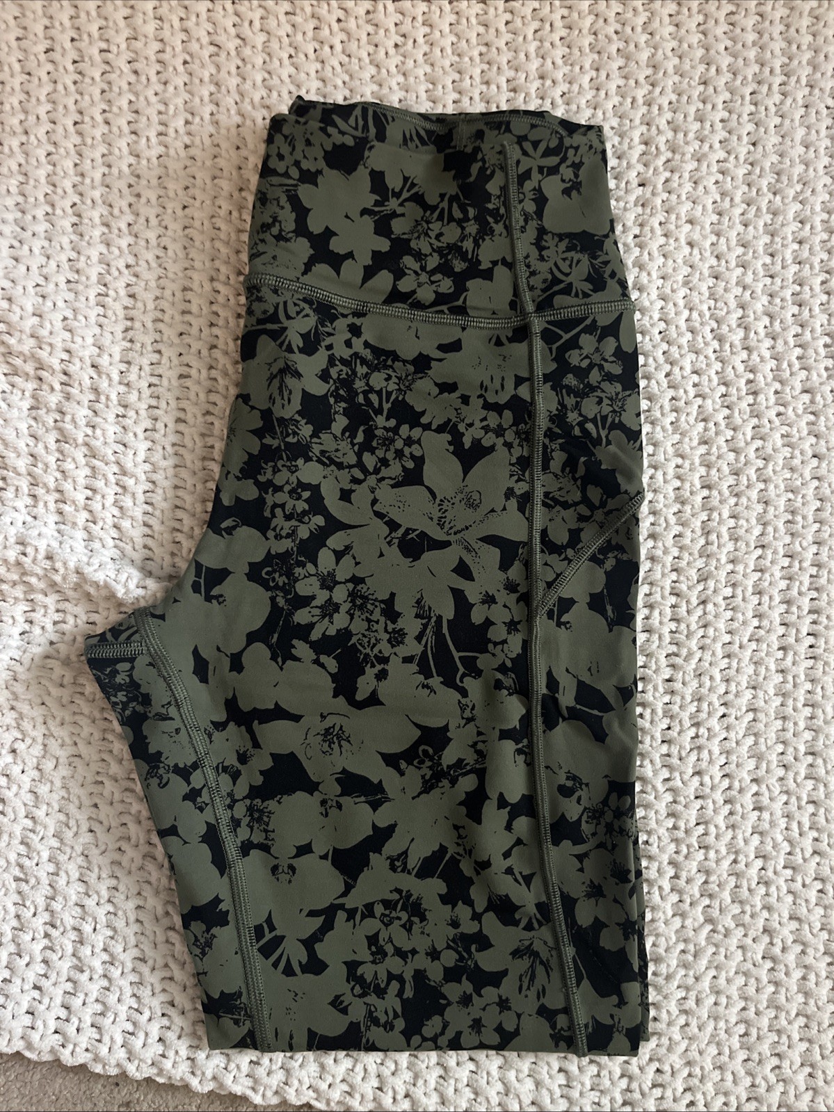 EUC Lululemon Leggings Size 8 EUC Lululemon Leggings Size 8