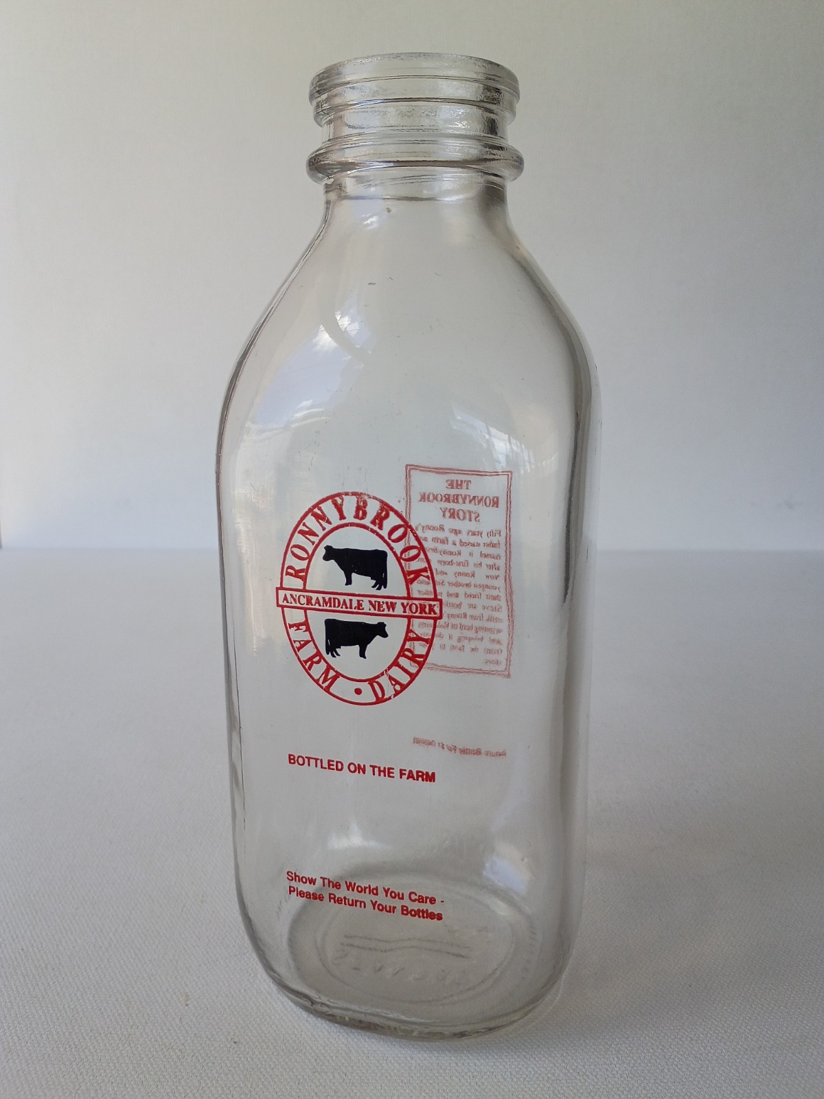 RONNYBROOK FARM ANCRAMDALE NY RED & BLACK PYRO QUART DAIRY MILK BOTTLE RONNYBROOK FARM ANCRAMDALE NY RED & BLACK PYRO QUART DAIRY MILK BOTTLE