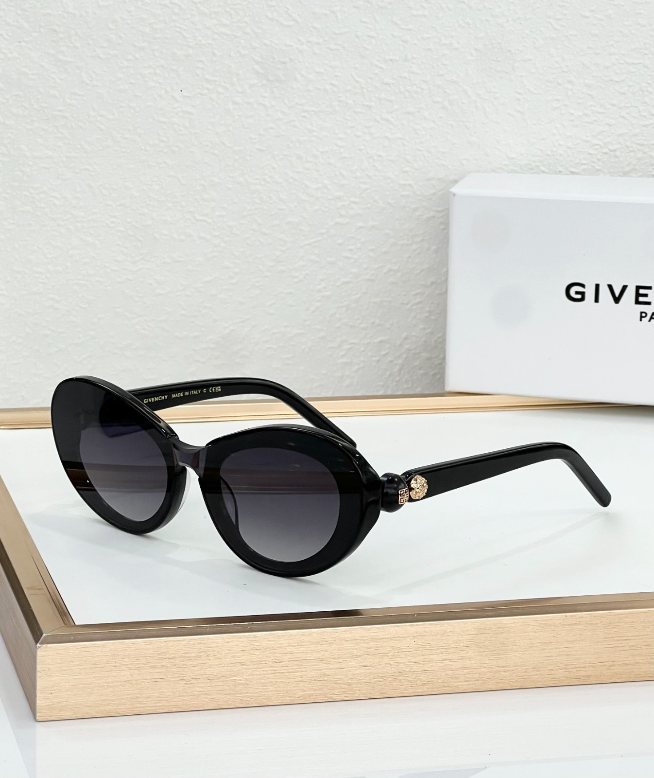 Givenchy GV60017U Sunglasses 51-22-142 Retro Oval Black Frame Gold Temple Detail