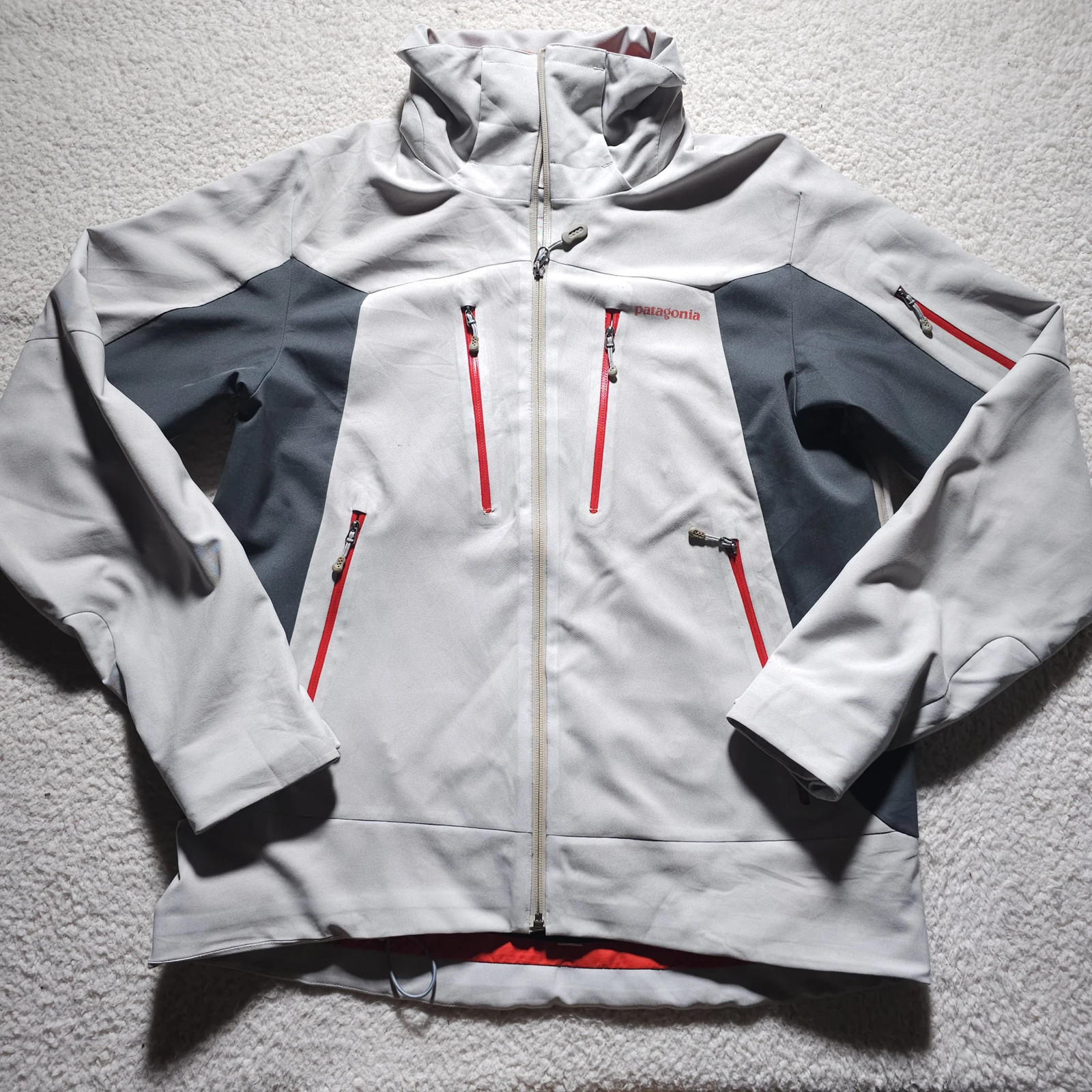 Patagonia Softshell Jacket Mens Medium Gray Red Lining Hooded Alpine Vtg 2004
