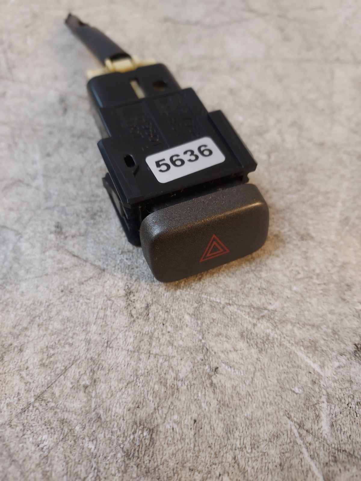 2005 06 LEXUS ES330 DASH HAZARD LIGHT SWITCH AC Control 157962 OEM 2005 06 LEXUS ES330 DASH HAZARD LIGHT SWITCH AC Control 157962 OEM