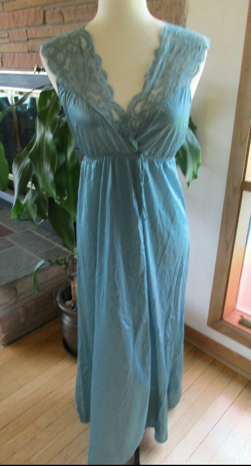 Vintage Hollywood Glam Nylon Nightgown Lace Small