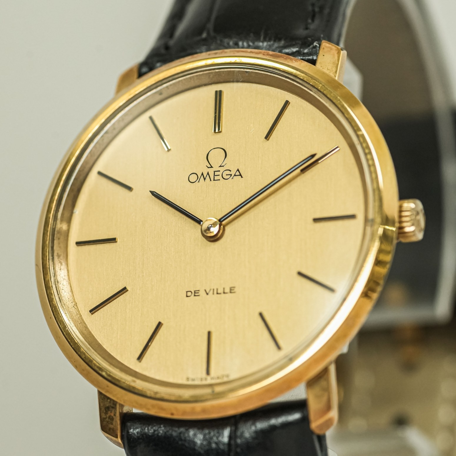 Vintage 1973 **NEAR MINT** OMEGA De Ville Cal.625 Manual Winding Gold 33mm Men's