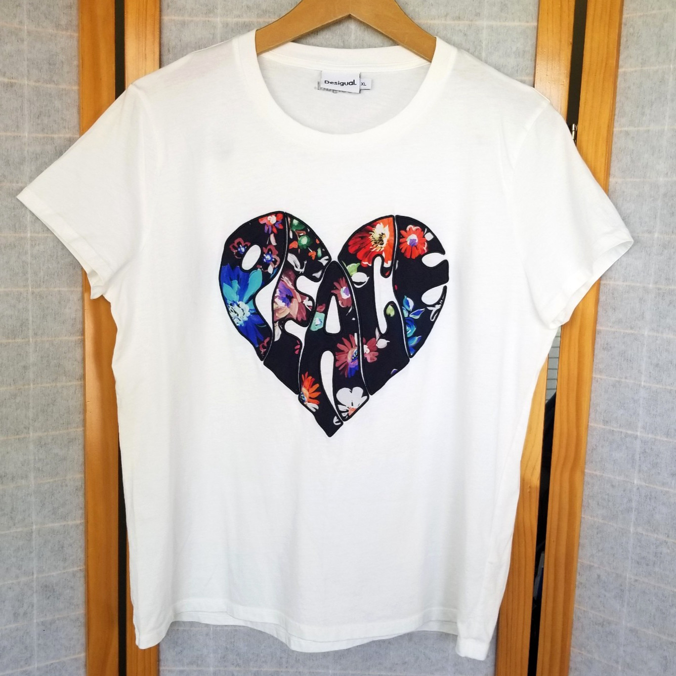 Desigual Womens XL White Peace Heart Graphic Short Sleeve T Shirt Colorful Desigual Womens XL White Peace Heart Graphic Short Sleeve T Shirt Colorful