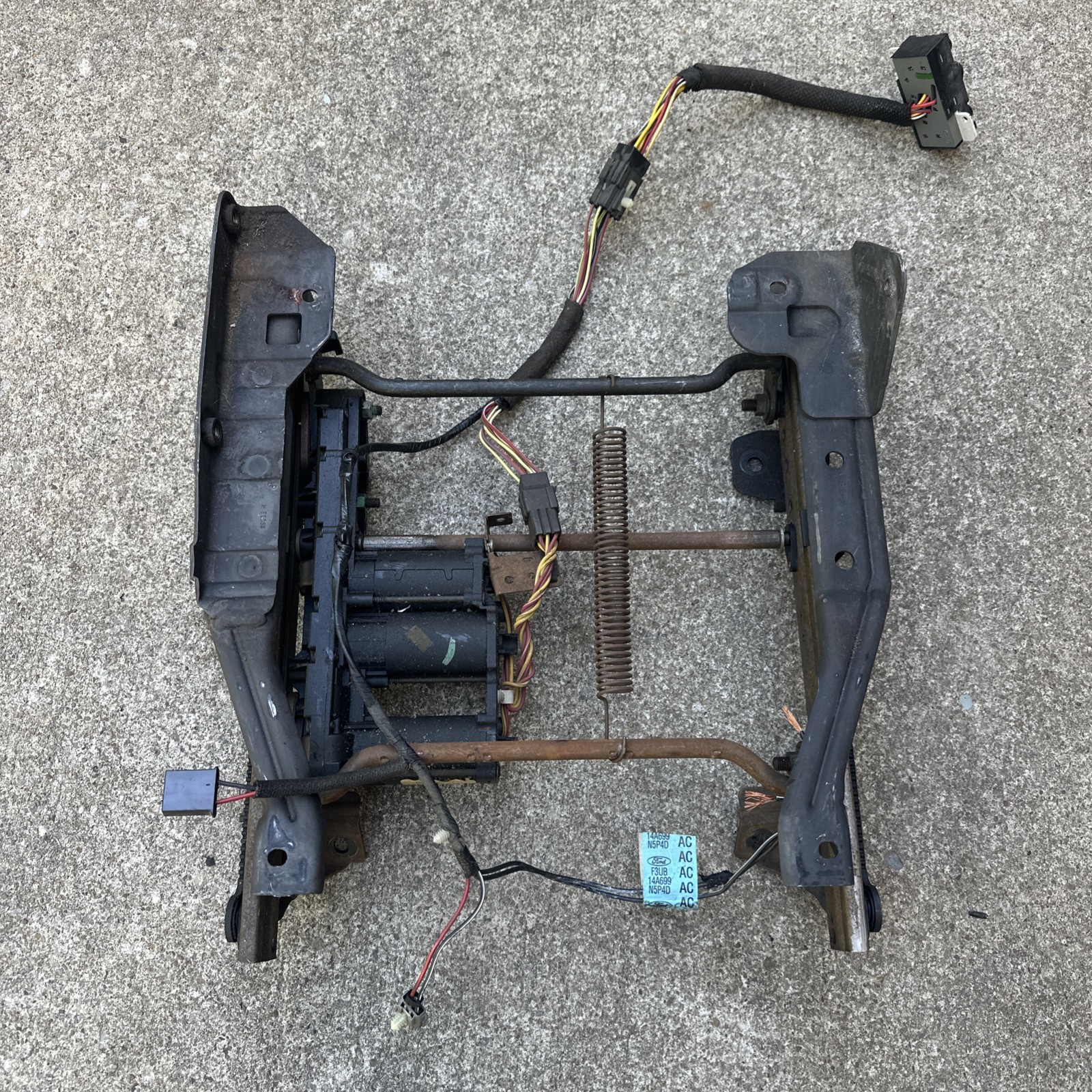 97-02 Ford Econoline Super Duty Van Passenger Seat Track