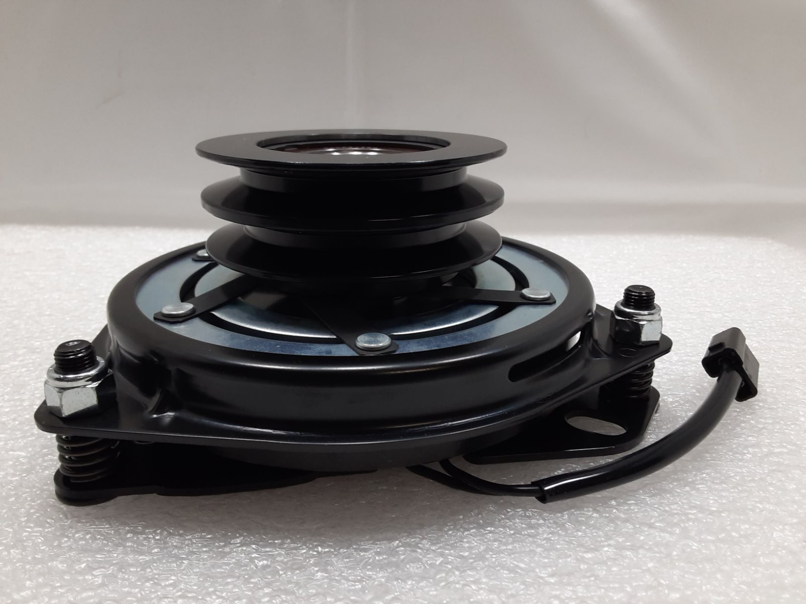 Genuine Simplicity Murray 1686881SM Electric Clutch Genuine Simplicity Murray 1686881SM Electric Clutch