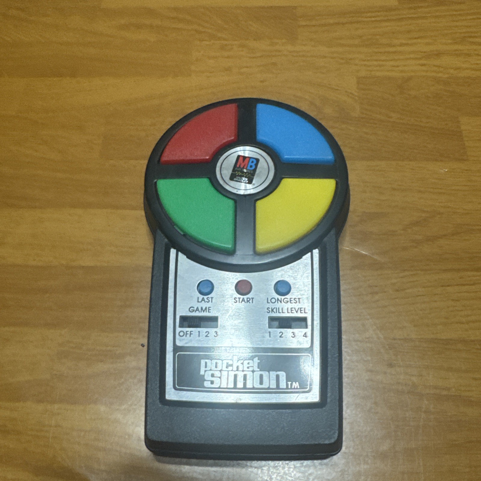 Vintage Pocket Simon Handheld Electronic Milton Bradley 1980