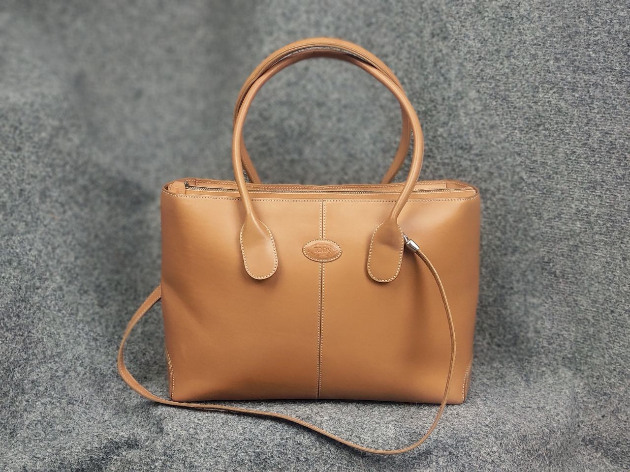 Tod\'s authentic rectangular classic Di Bag camel calfskin Leather Mancini tote