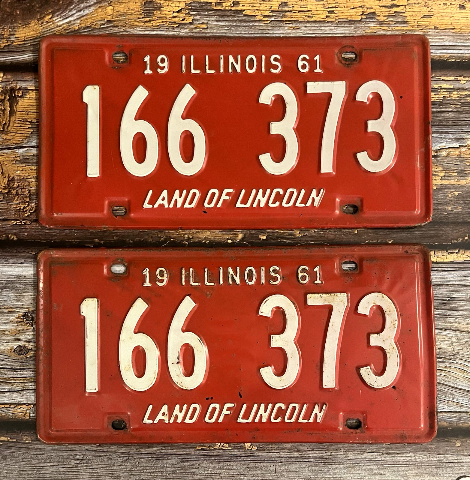 1961 Illinois Automobile License Plate Matching Pair / Set 166 373 1961 Illinois Automobile License Plate Matching Pair / Set 166 373
