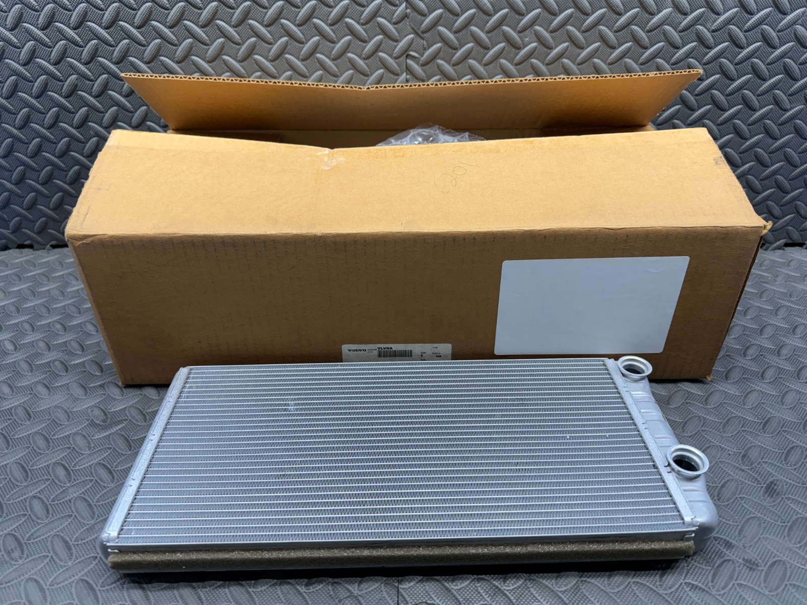 OEM Volvo 85120277 Behr Replacement Cabin A/C Condenser Heater Core Assembly OEM Volvo 85120277 Behr Replacement Cabin A/C Condenser Heater Core Assembly