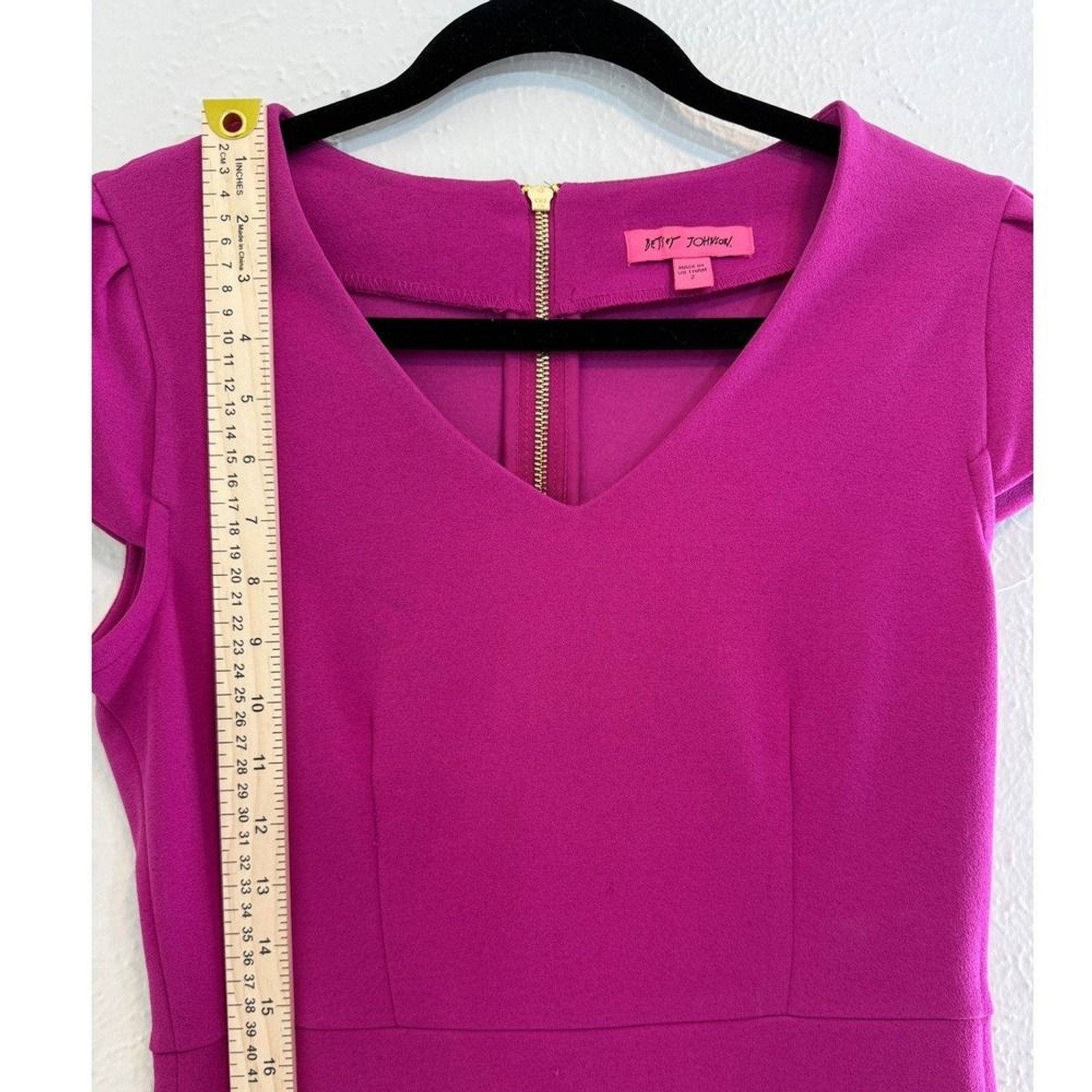 Betsey Johnson Magenta Pink V-Neck Ruffle Hem Sheath Dress Sz 2 Betsey Johnson Magenta Pink V-Neck Ruffle Hem Sheath Dress Sz 2