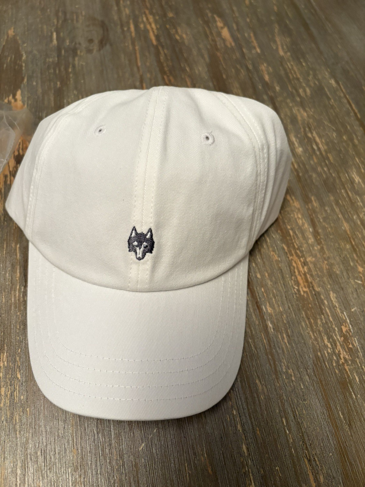 NWT Greyson Baseball Cap White One Size Embroidered Wolf Logo Adjustable Strap 