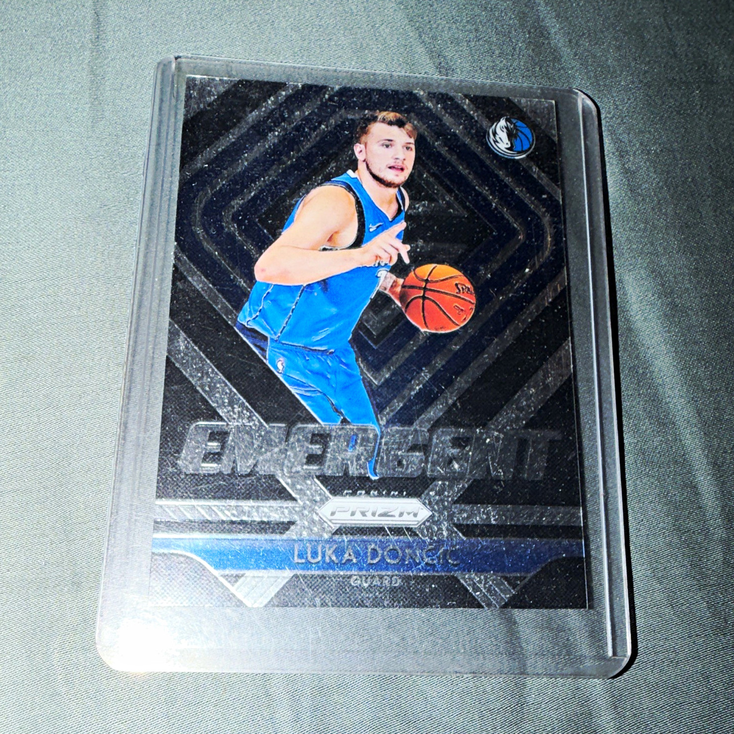 Panini 2018-19 Prizm Emergent Luka Dončić RC Insert #3 Dallas Mavericks