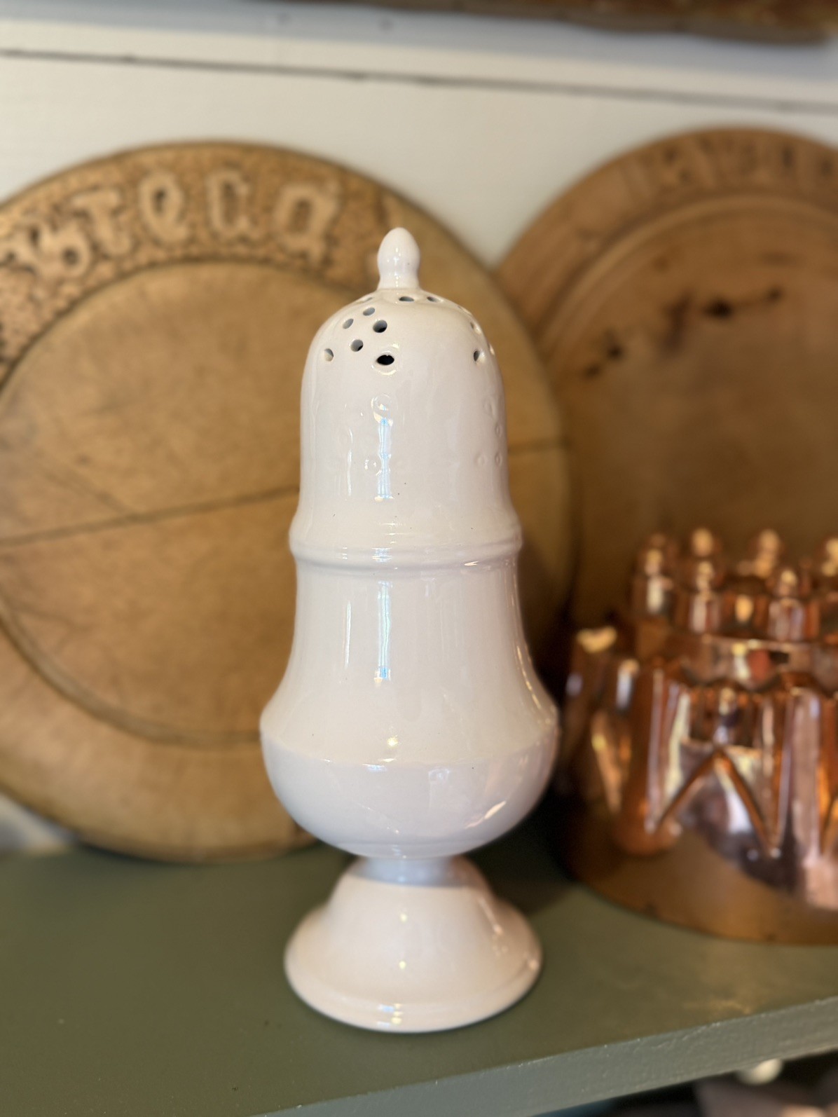 White Sugar Shaker Muffineer Vanity Powder Vintage White Sugar Shaker Muffineer Vanity Powder Vintage