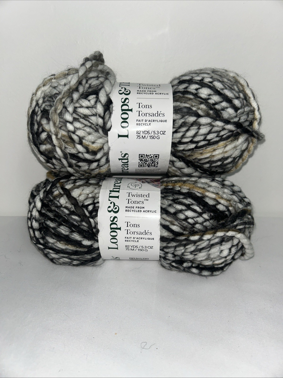 Loops And Threads Yarn 2 Skeins Black Sand #0822 Twisted Tones 82 Yards 5.3 OZ Loops And Threads Yarn 2 Skeins Black Sand #0822 Twisted Tones 82 Yards 5.3 OZ