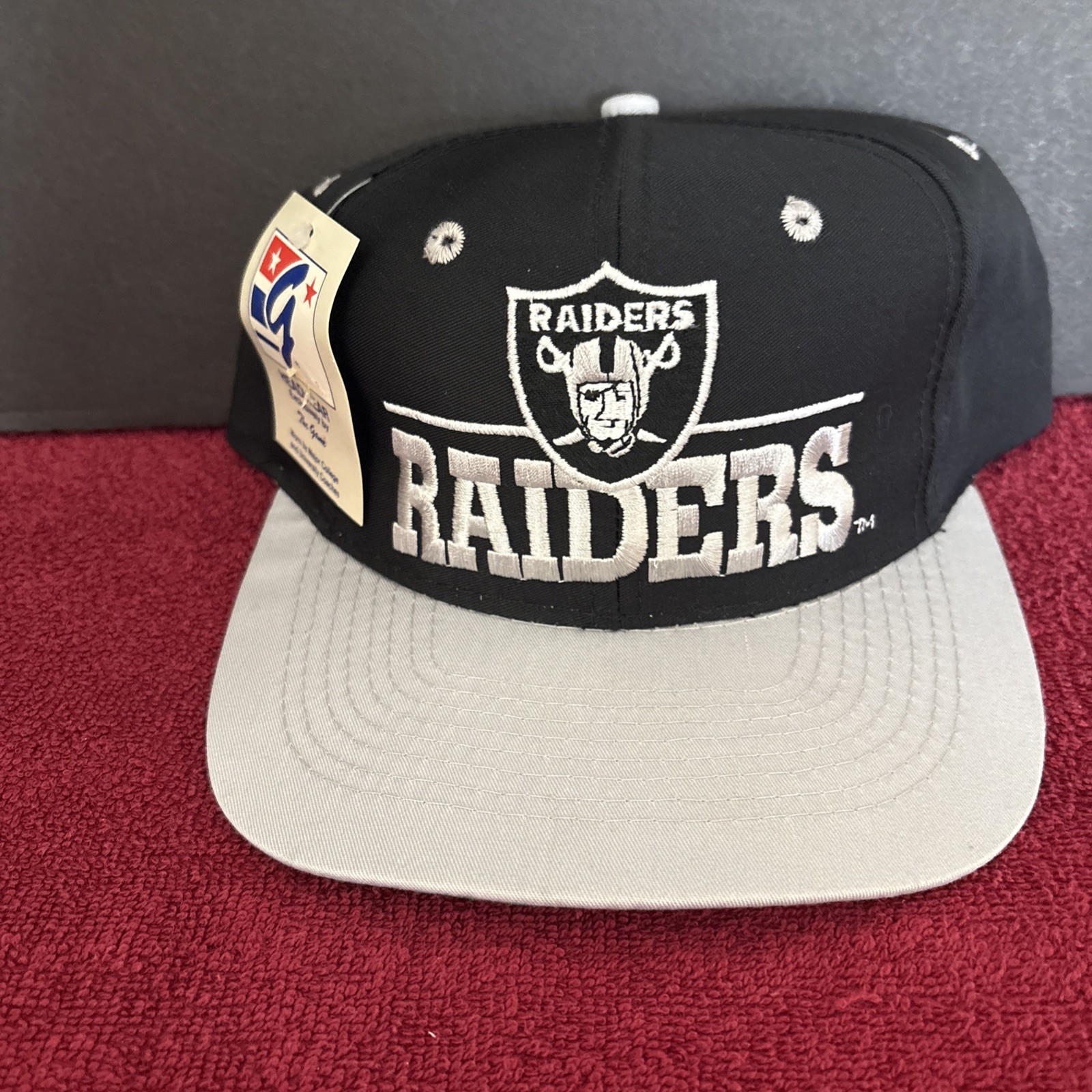 NWT Vintage 90s Oakland Raiders Snapback Hat The Game Two Tone Cap Green Brim NWT Vintage 90s Oakland Raiders Snapback Hat The Game Two Tone Cap Green Brim