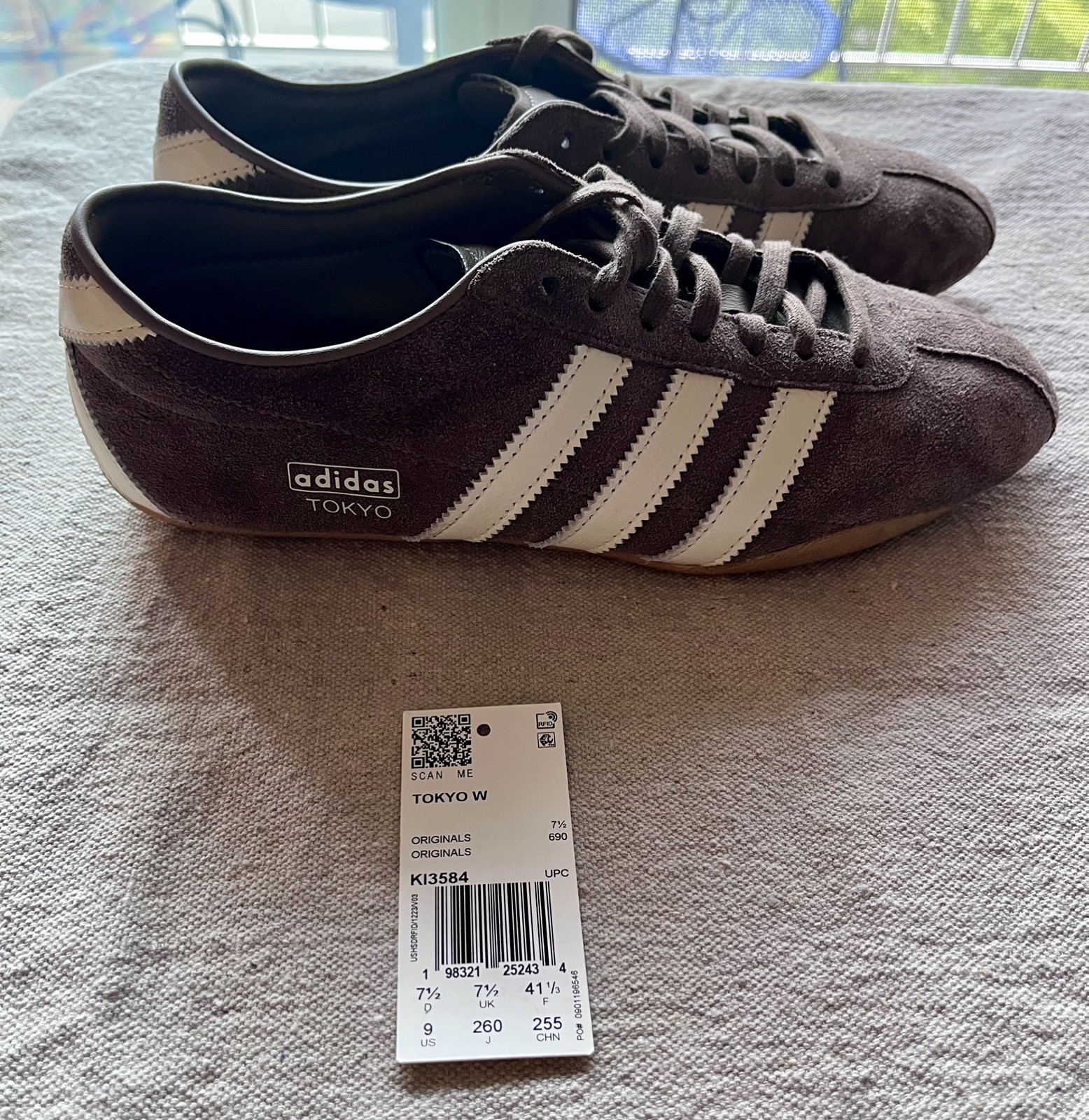 Size 9 - adidas Tokyo Earth Strata Off White Gum W