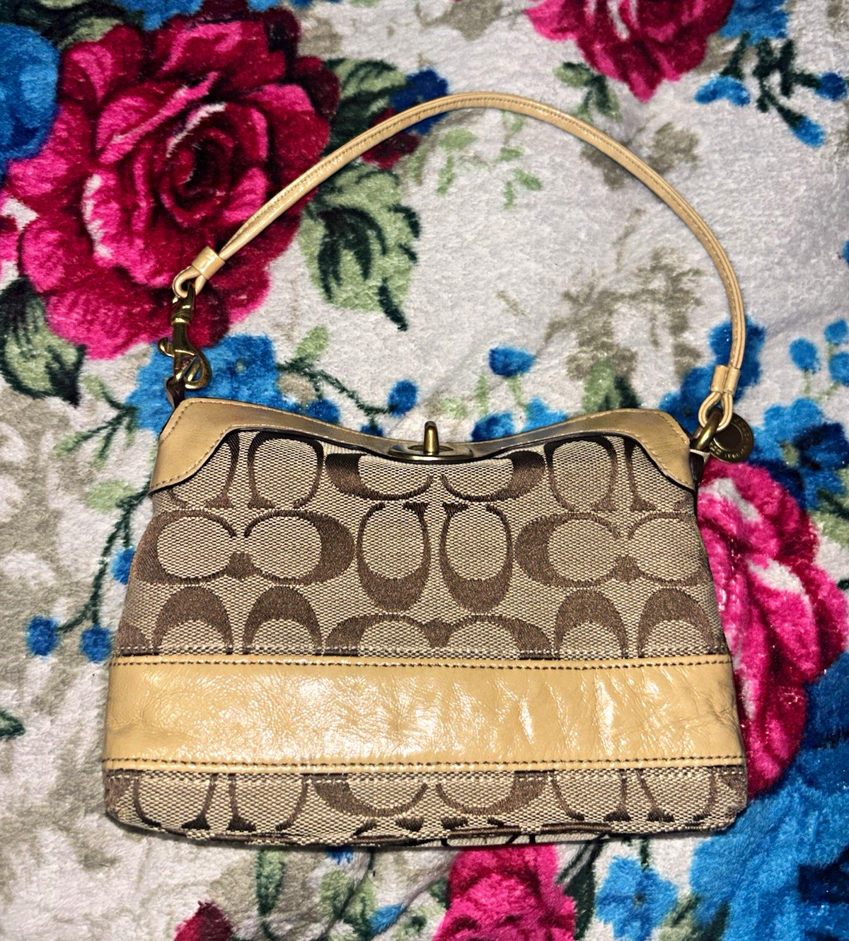 Vintage coach mini turn lock