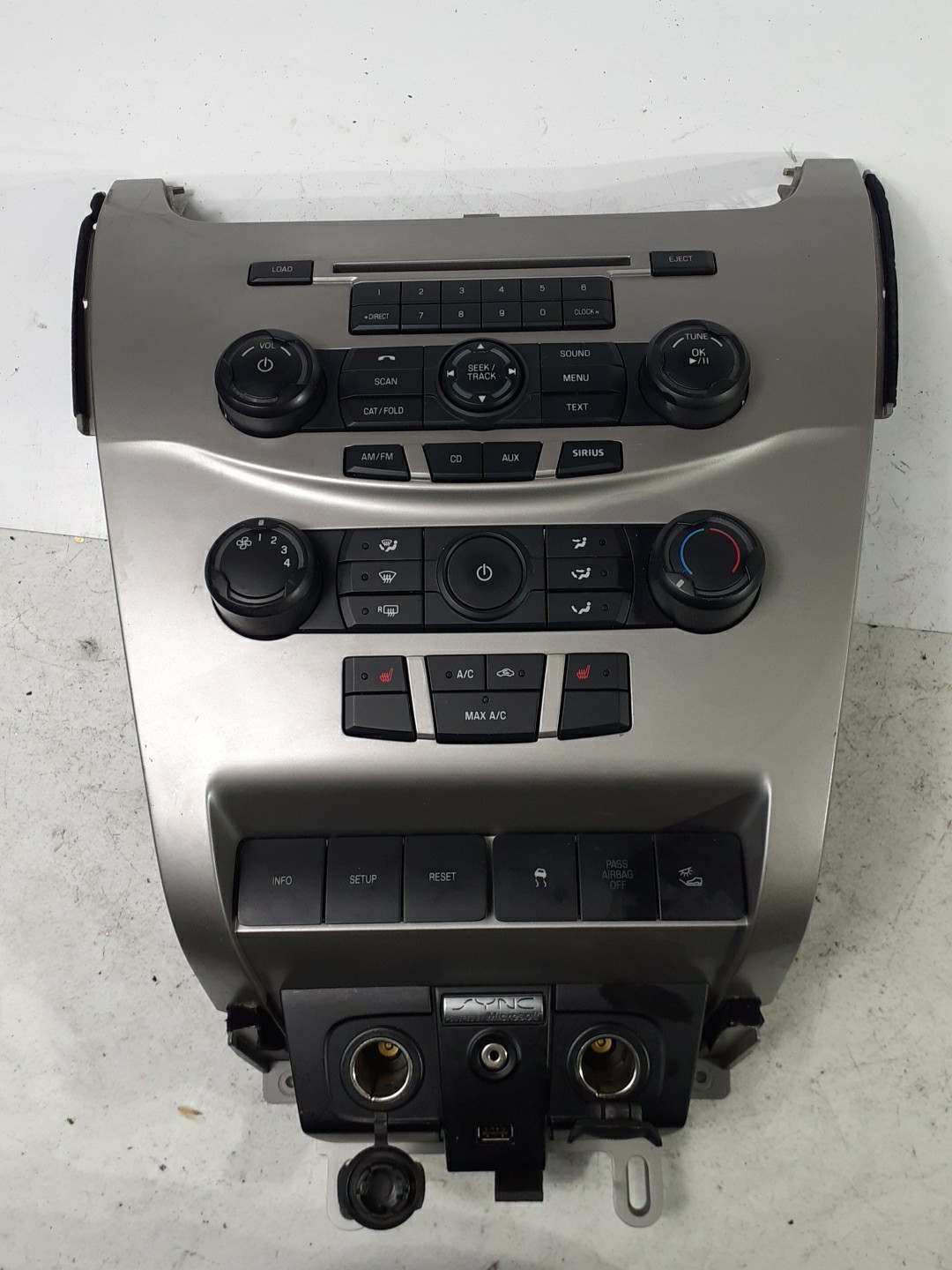 2008-11 Ford Focus Complete Dash Bezel Panel W\Radio HVAC Temp Controls OEM 2008-11 Ford Focus Complete Dash Bezel Panel W\Radio HVAC Temp Controls OEM