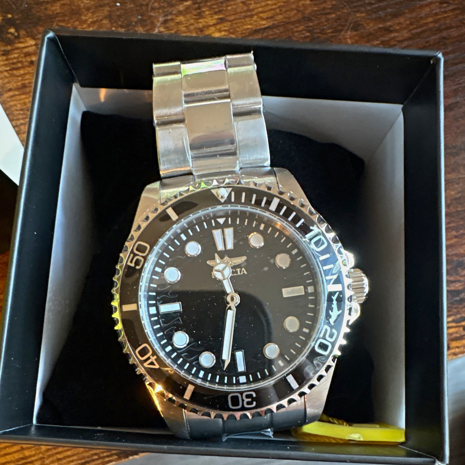 Invicta Diver Quartz Stainless Steel Silver Bracelet Black Dial 200m Box