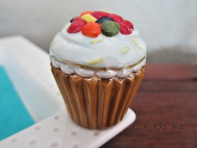Nora Fleming Cupcake Mini - Retired & Excellent Cond. Nora Fleming Cupcake Mini - Retired & Excellent Cond.