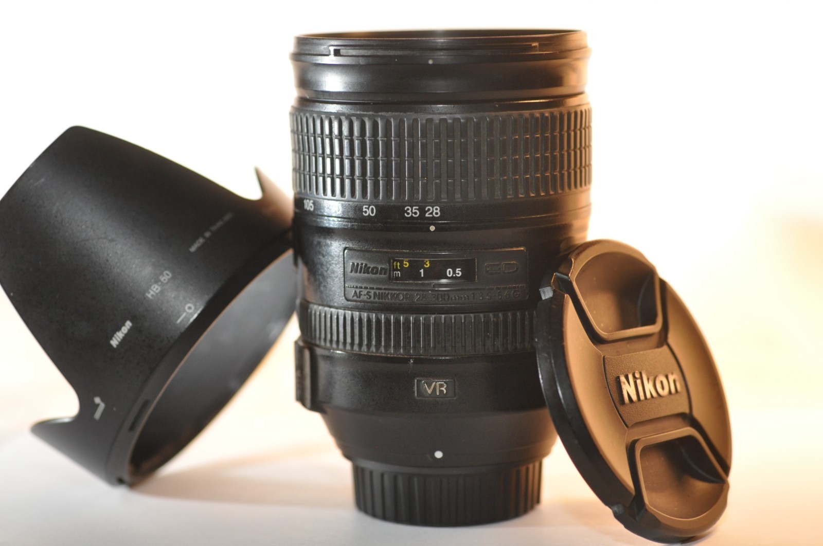 Nikon ED AF-S Nikkor 28-300mm f/3.5-5.6 G VR FX HB50 lens for D850 D750 DF Z7 ZF