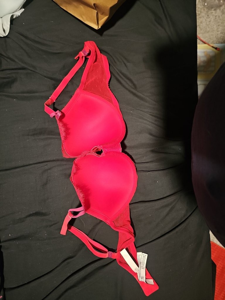 Victoria\'s Secret Red Lace Bra Victoria\'s Secret Red Lace Bra