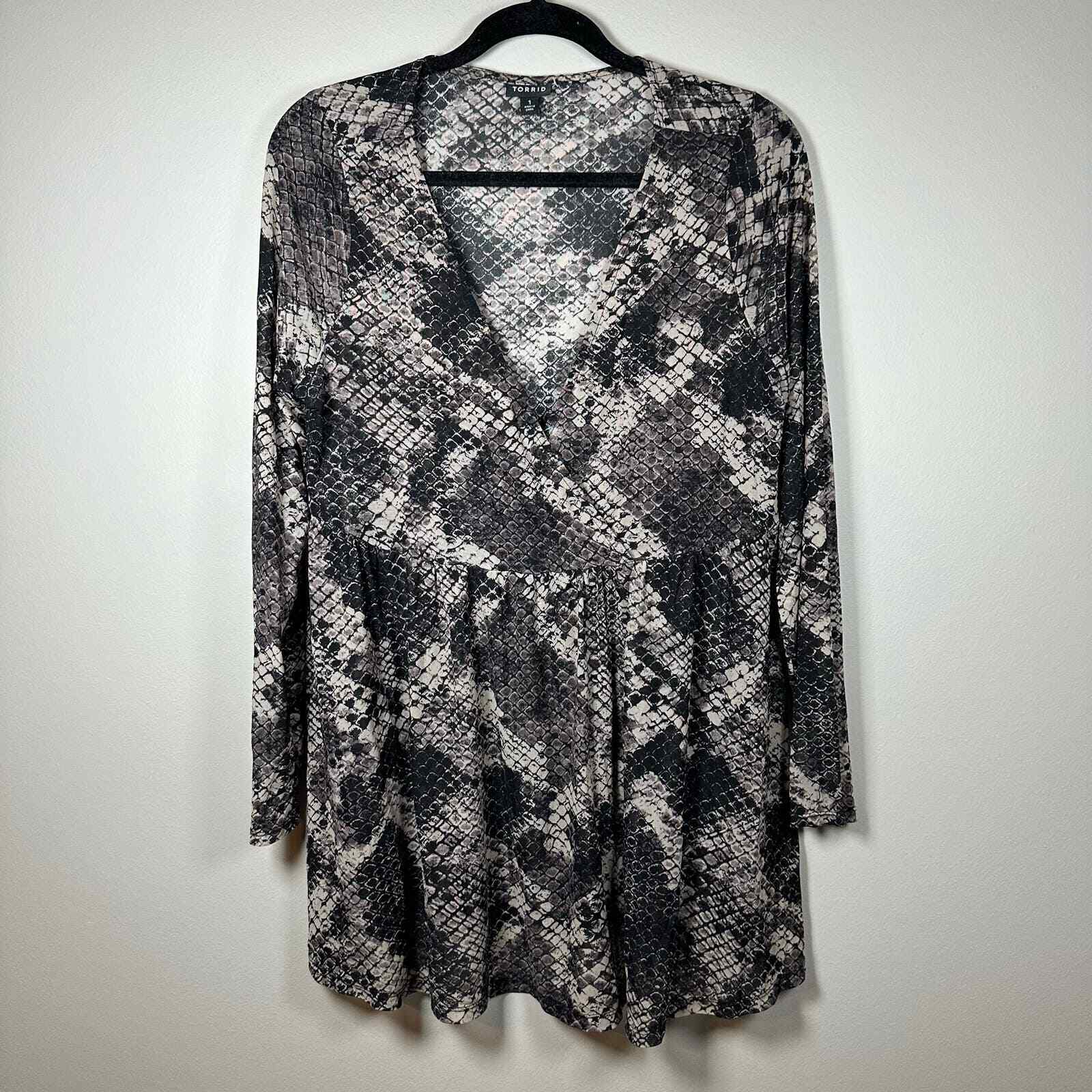 Torrid Size 1 Black Tan Snakeskin Long Sleeve Babydoll Lightweight Blouse Torrid Size 1 Black Tan Snakeskin Long Sleeve Babydoll Lightweight Blouse