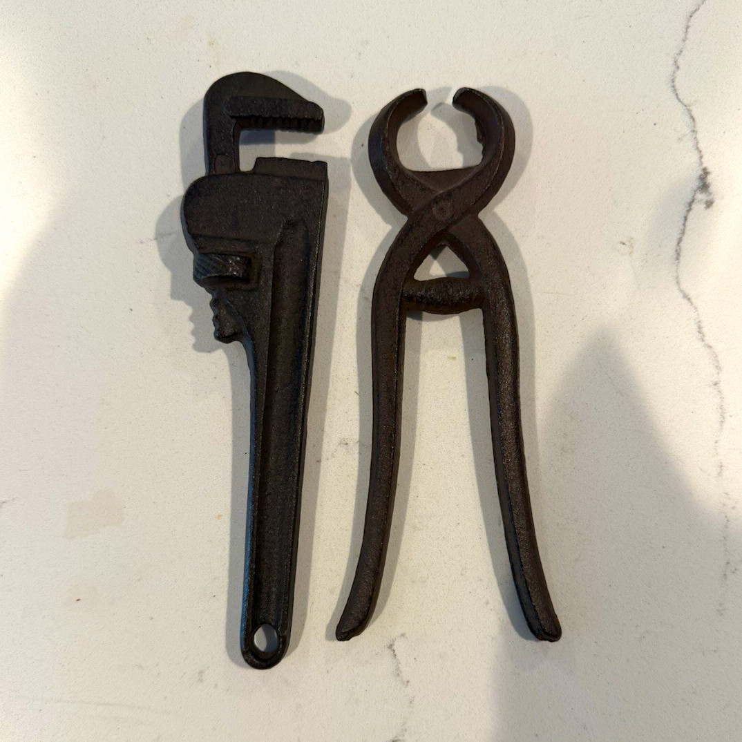 Lot of 2 Vintage Cast Iron Tools: Pipe Wrench & End-Cutting Pliers Lot of 2 Vintage Cast Iron Tools: Pipe Wrench & End-Cutting Pliers