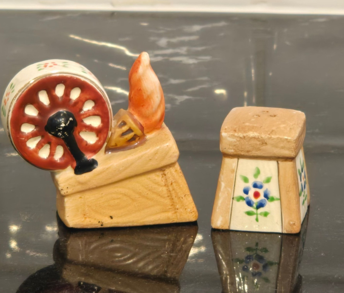 Vintage Folk Art Salt & Pepper Shakers Spinning Wheel Cottage Kitchen Whimsical