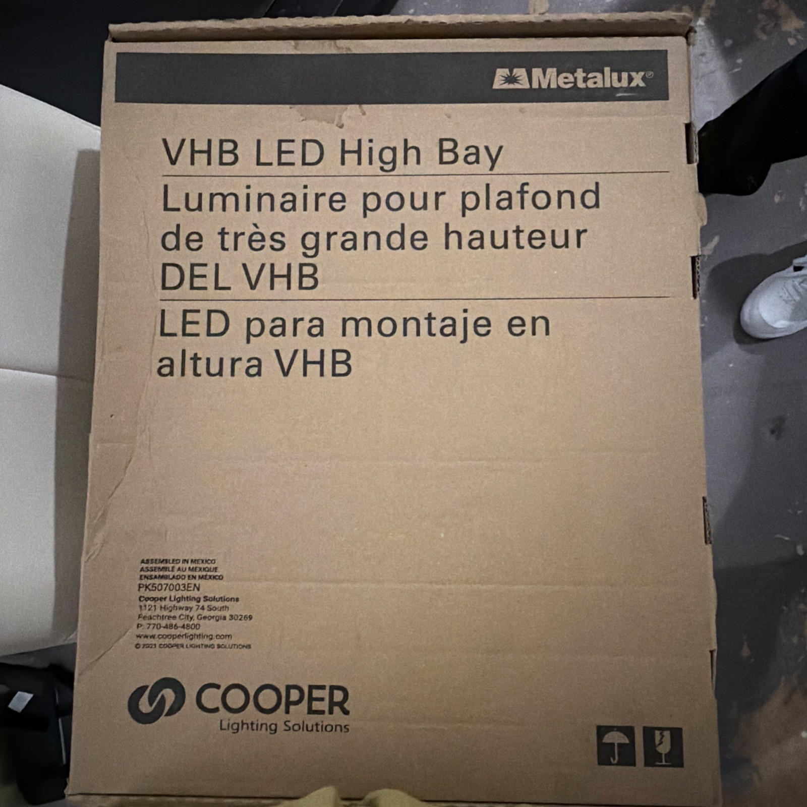 Cooper Metalux VHB-18-W-UNV-L850-CD-U LED High Bay 134W 120-277VAC 5000K Cooper Metalux VHB-18-W-UNV-L850-CD-U LED High Bay 134W 120-277VAC 5000K