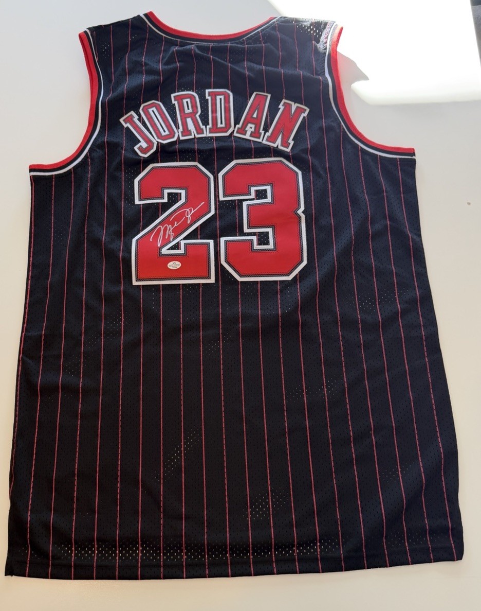 Mitchell & Ness 1997-98 Michael Jordan Chicago Bulls #23 Signed Jersey