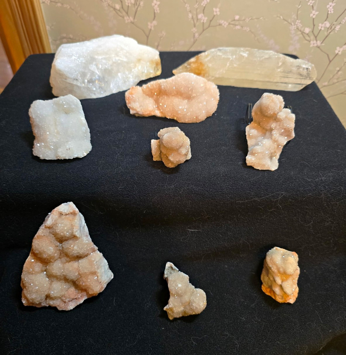 Lot of 8 Crystal & Mineral Specimens Display Pieces Mixed White/Beige Peach